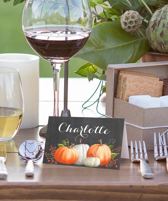 16 Inexpensive Friendsgiving Decor Ideas You'll Want To Copy