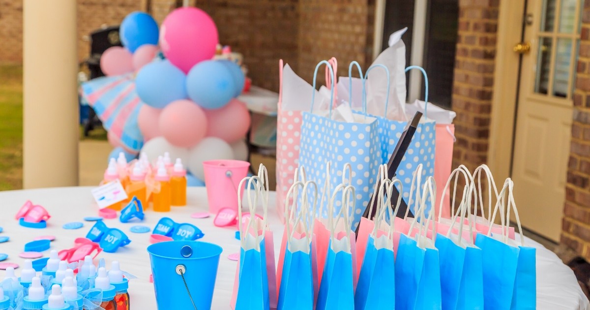 9 Fall Gender Reveal Ideas Guests Will Love, Fire Pit Gender Reveal