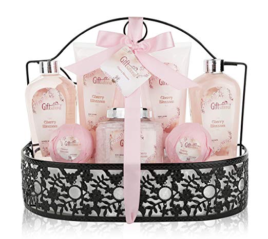 https://millennialboss.com/wp-content/uploads/2018/11/Spa-Gift-Set.jpg