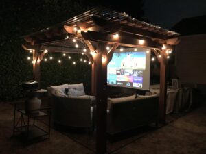 backyard movie theatre projector-min (1)